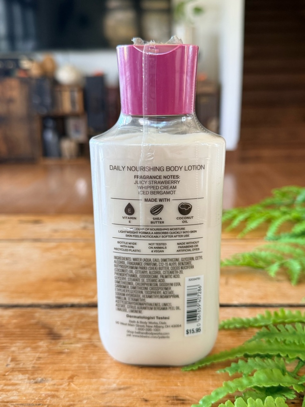 Bath & Body Works - Strawberry Snowflakes - Body Lotion - NEW - Picture 2 of 3